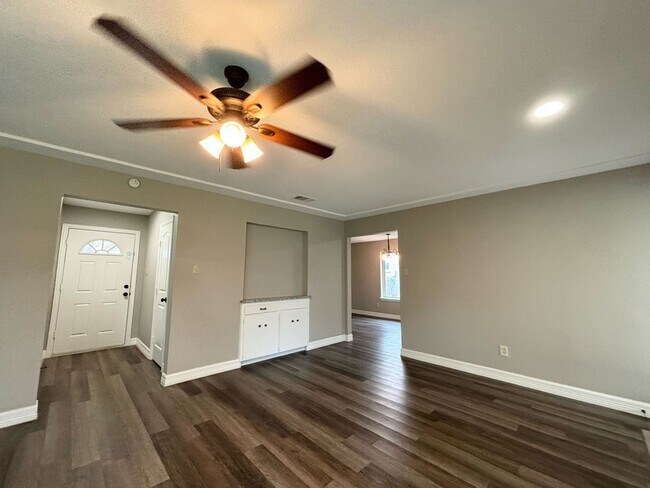 Building Photo - Completely Remodeled 4 bedroom Home