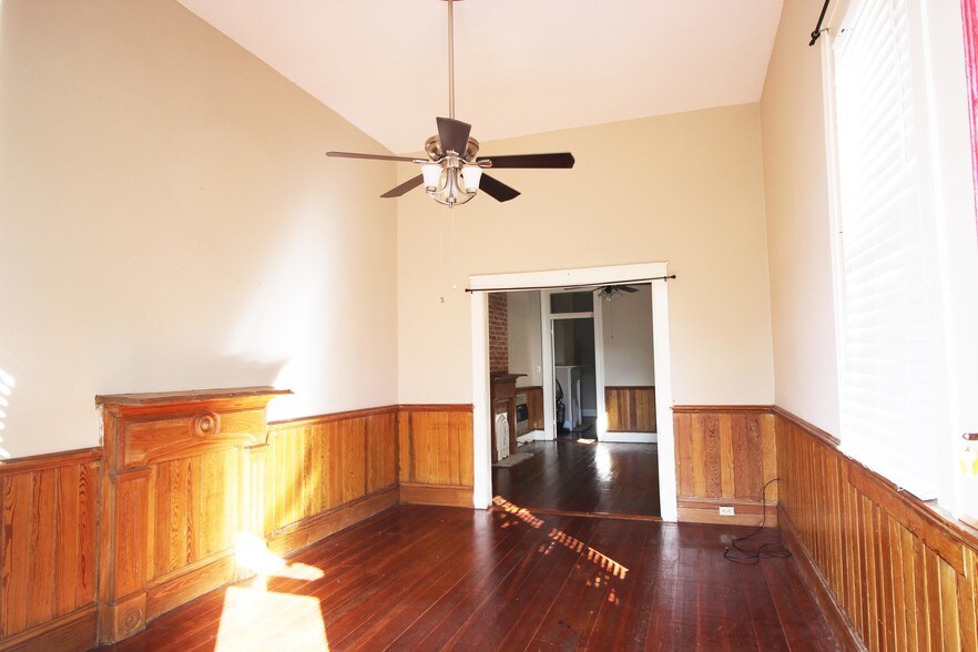Primary Photo - 4115 Burgundy St