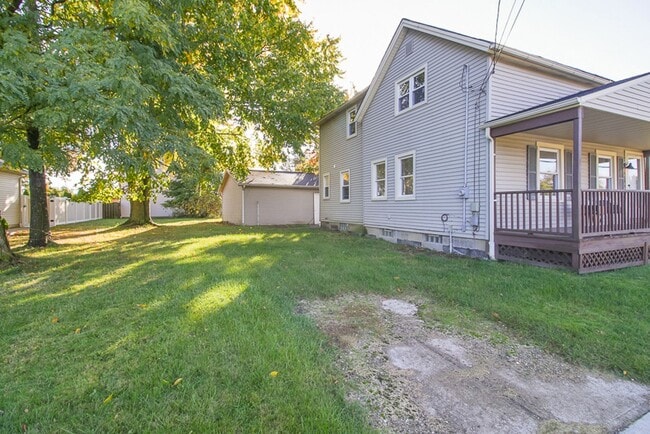 Building Photo - 3 bedroom 3 bathroom Single Family Home