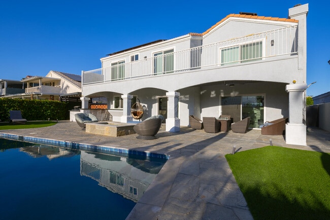 Building Photo - 41215 Carlotta Dr