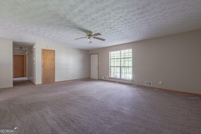 Building Photo - 310 Summerwood Ln