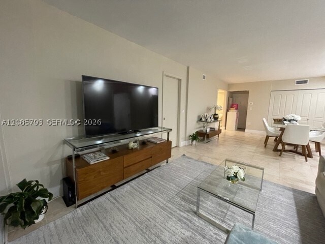 Building Photo - 3625 N Country Club Dr