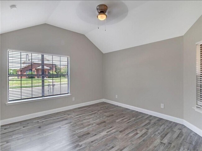 Building Photo - 1614 Doubletree Dr