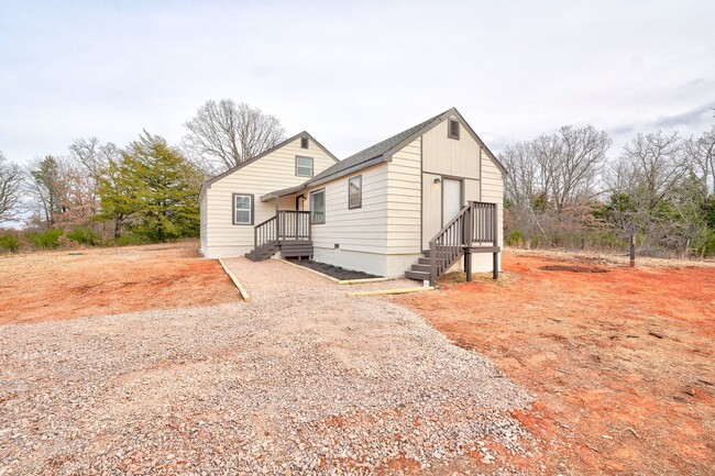 Building Photo - 5 bed, 1 bath home in Noble, OK