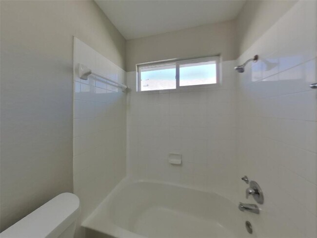 Building Photo - 347 Foster Ln