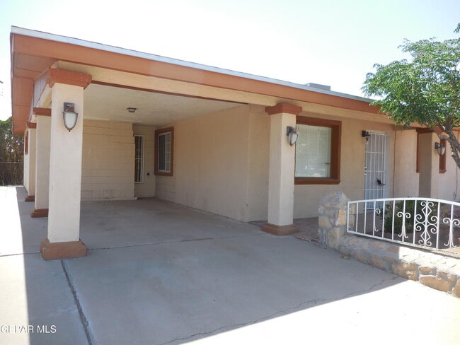 Building Photo - 1127 Del Norte St