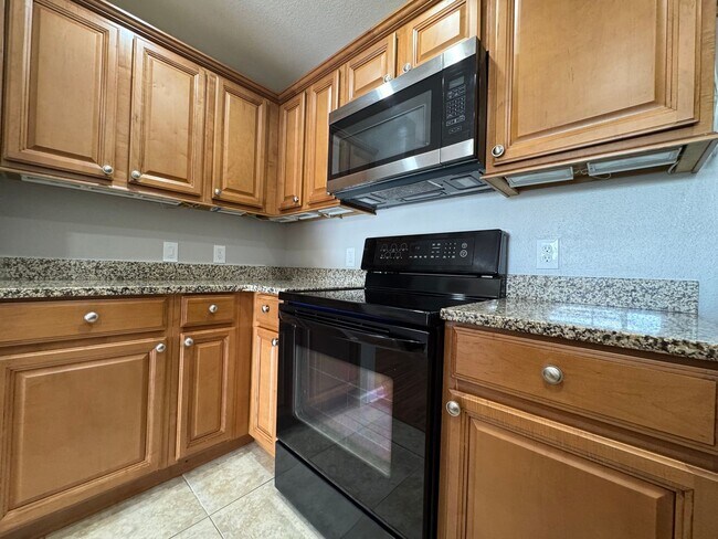 Building Photo - Altamonte Springs Top Floor Condo ~ Gated Waterfront Community ~ Must See!