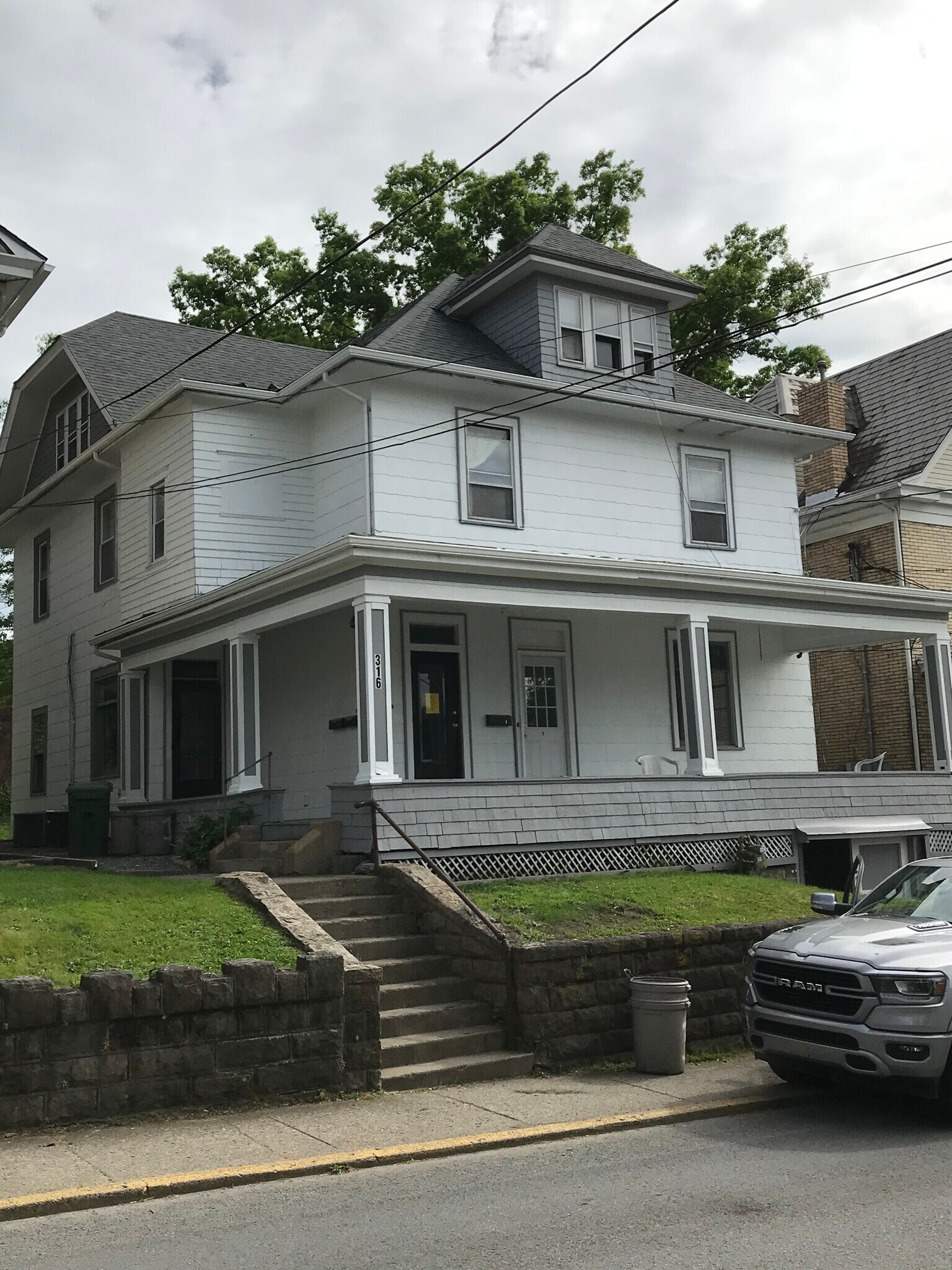 Building Photo - 316 Cobun Ave