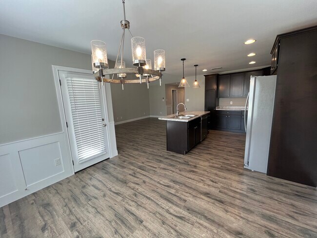 Building Photo - 910 Laurel Meadows Way
