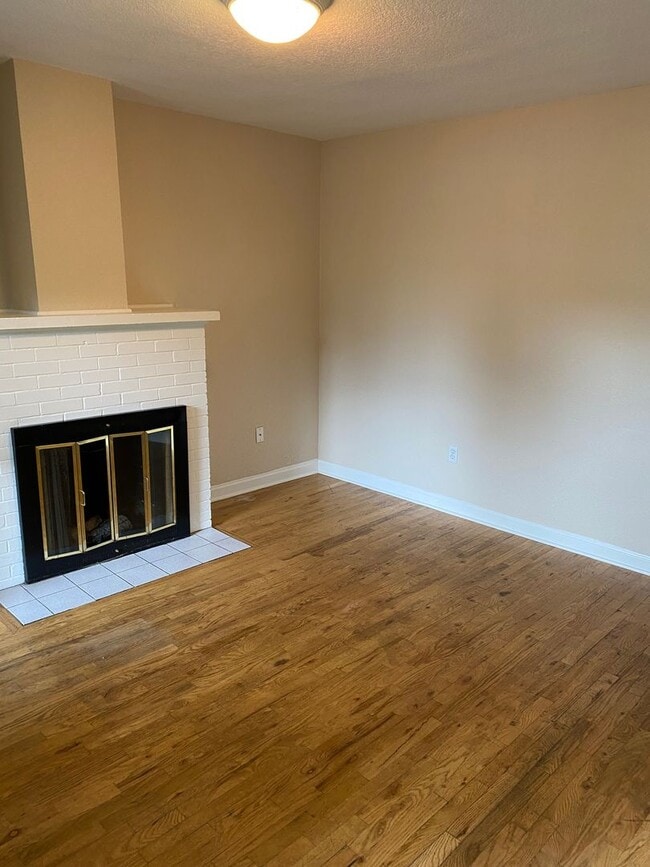 Building Photo - Available for 2026-2027 Fall Pre-Leasing! ...