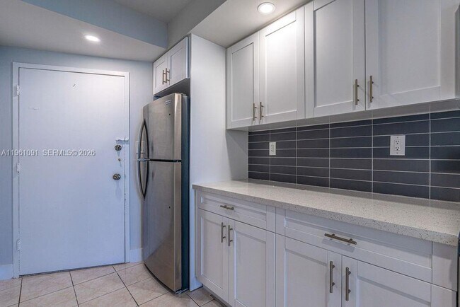 Building Photo - 5401 Collins Ave