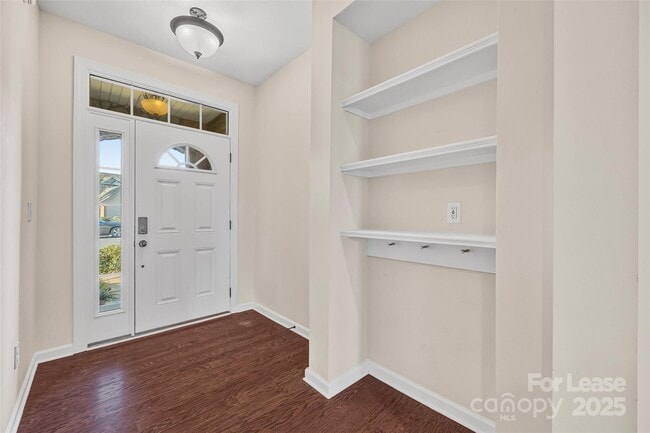 Building Photo - 1112 Roderick Dr