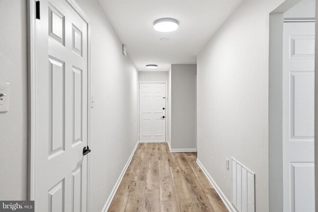 Building Photo - 405B Mulberry Cove