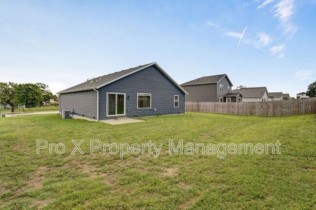 Building Photo - 473 S Michelle Ave
