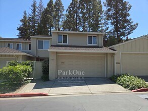 Building Photo - Spacious and Updated Heather Farms Townhome for Lease