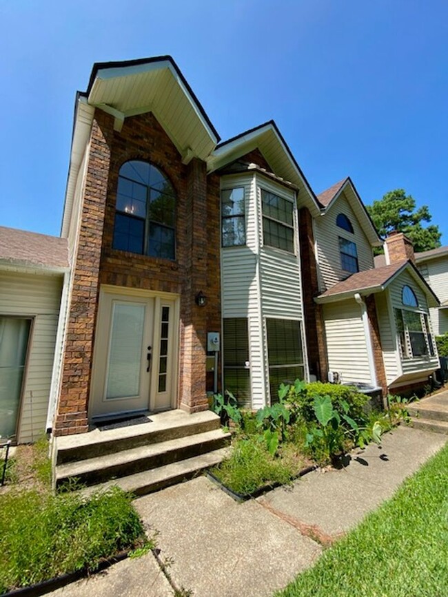 Primary Photo - 2 Bedroom 2.5 Bath Condo in Ellerbe Woods!