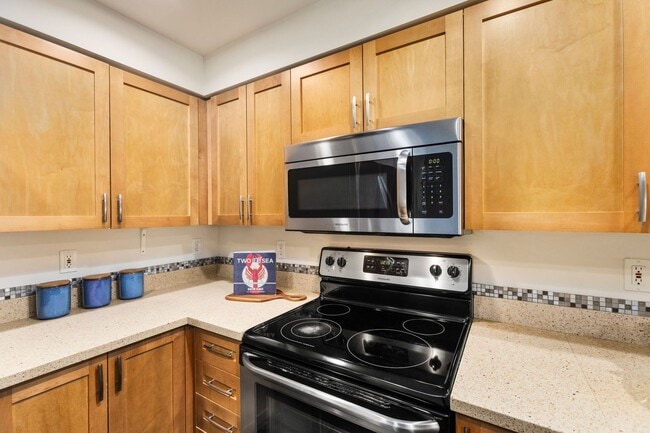 Building Photo - 2 Bedroom Condo in Overlook at Juanita Bay