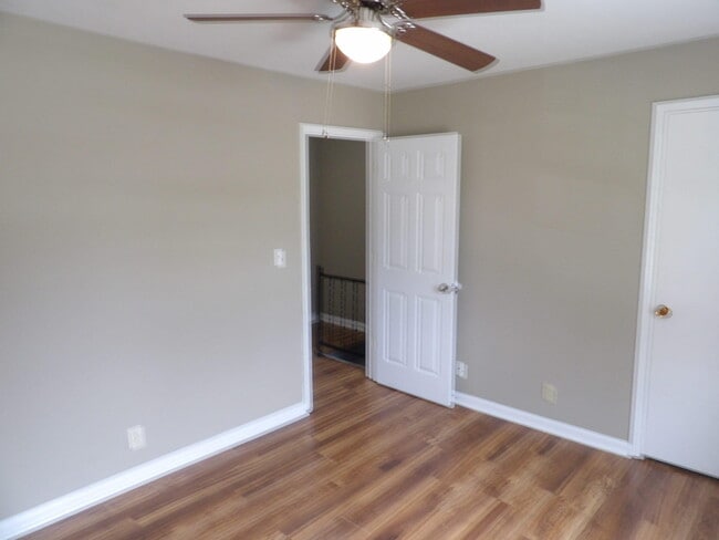 Building Photo - 400 Freedom Dr