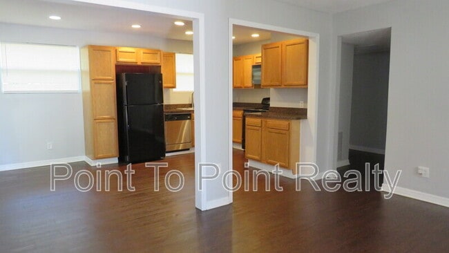 Building Photo - 1647 Dibble Cir W