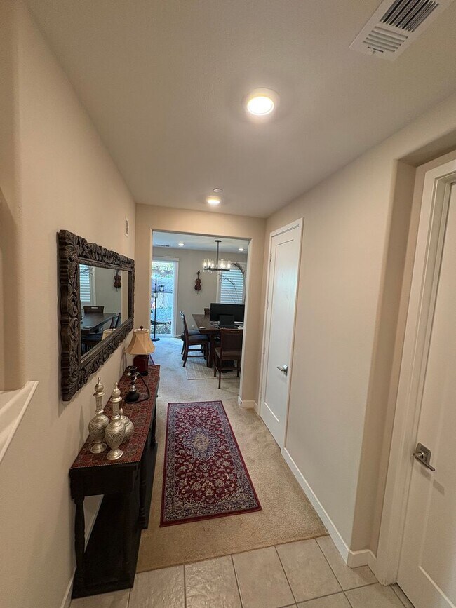 Building Photo - Elegant Fully Furnished 3BR/2.5BA Condo in Carlsbad