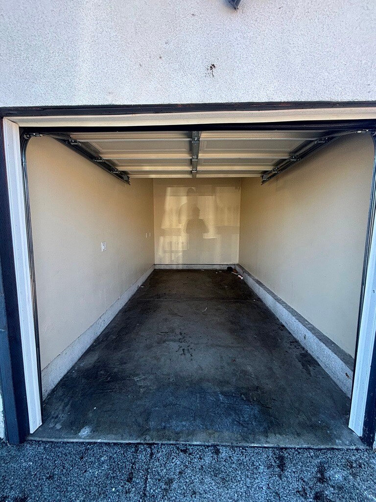 Building Photo - 148 W 79th St