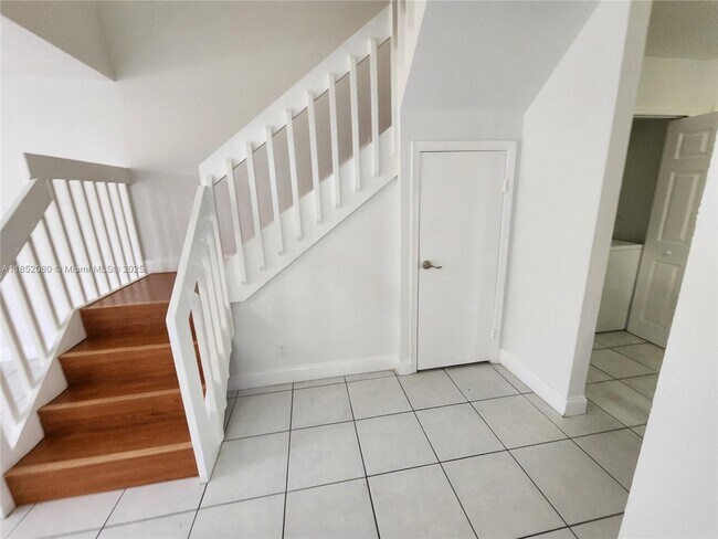 Building Photo - 9158 NW 44th Ct