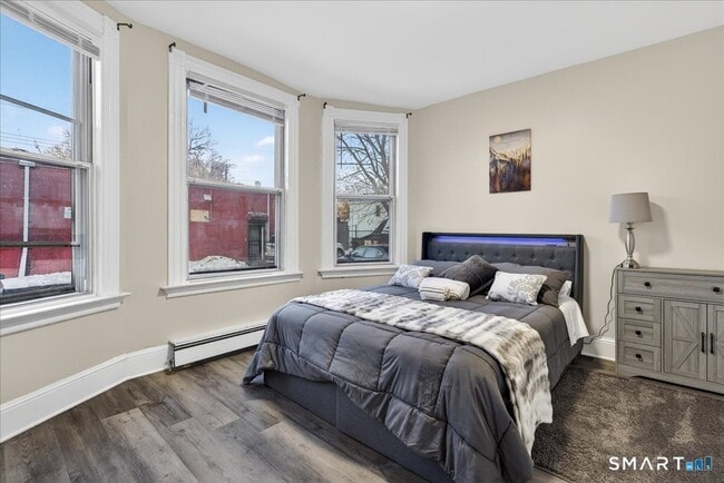 Building Photo - 393 Orchard St