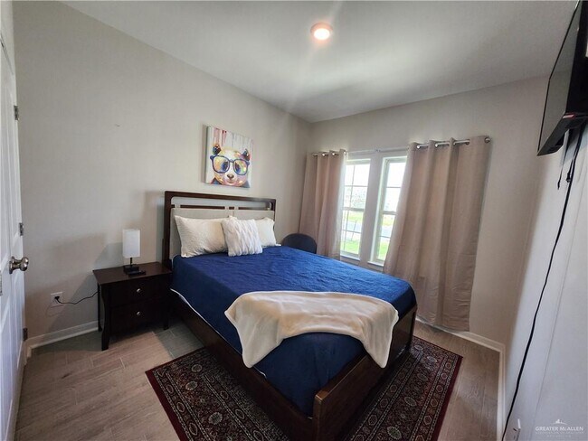 Building Photo - 12 N 34th Ln