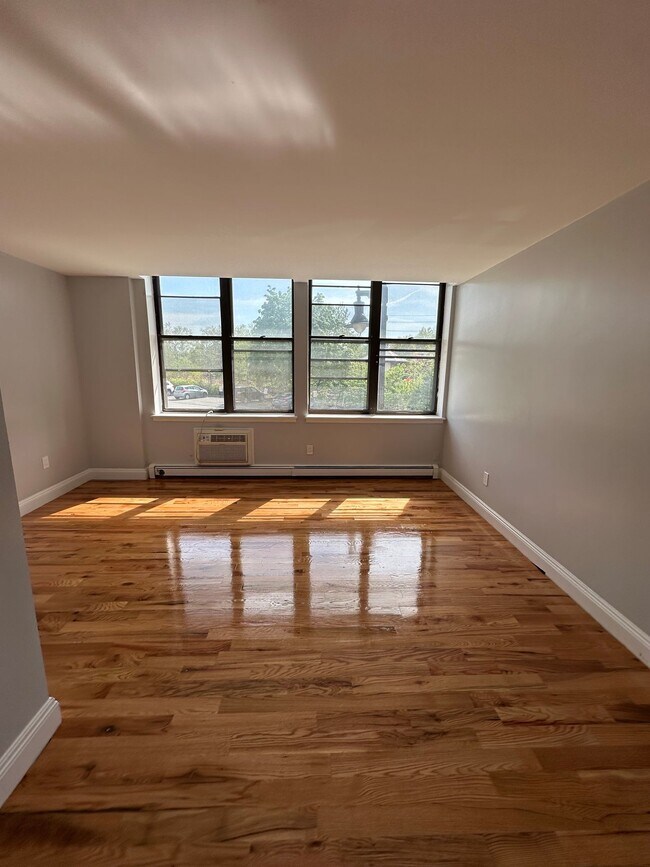 Building Photo - Main Street Commons