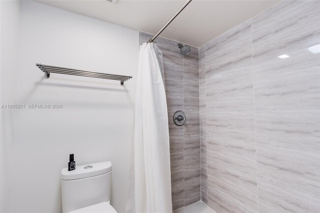 Building Photo - 1651 NE 115th St