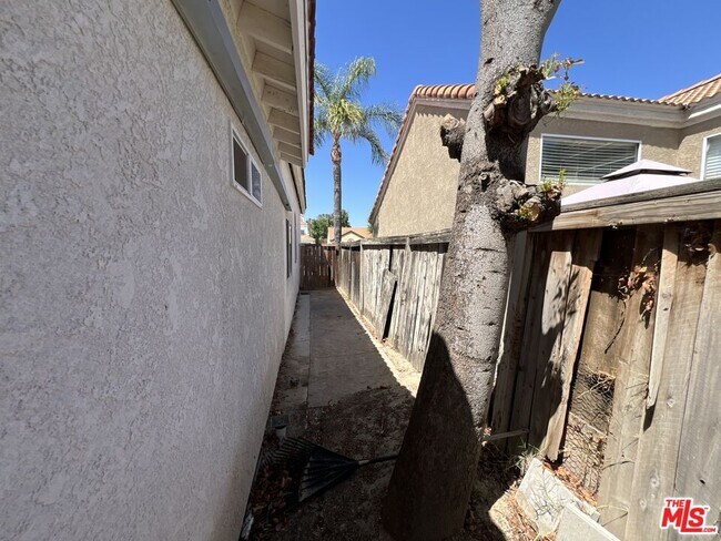 Building Photo - 659 Periwinkle Ln