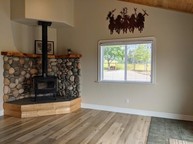 Building Photo - 179 Shelter Valley Dr