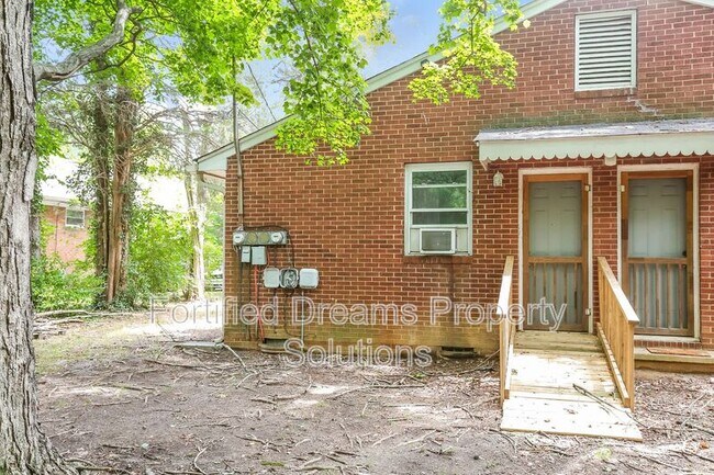 Building Photo - 507 Steele St