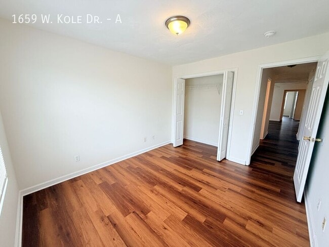 Building Photo - 1659 W Kole Dr