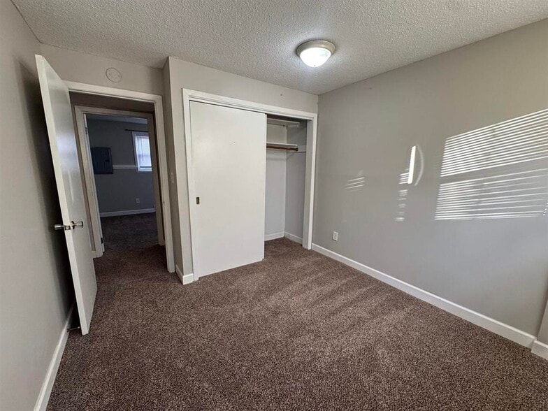 Building Photo - 930 Pius Ln