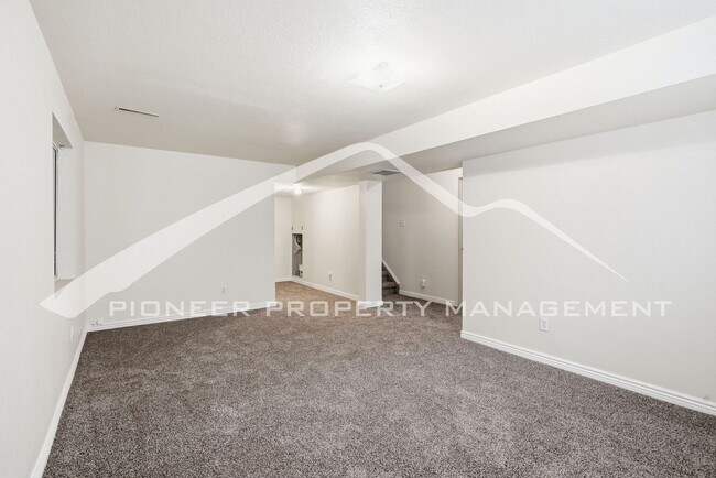 Building Photo - Spacious Home with Central AC and Fenced Yard