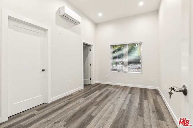 Building Photo - 2336 Scarff St