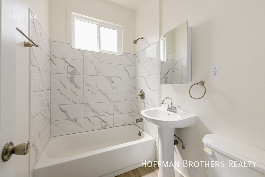 Building Photo - 1623 Mariposa Ave