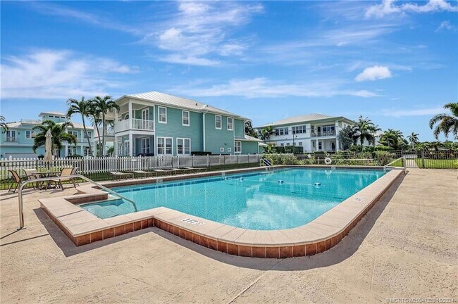 Building Photo - 150 SE Four Winds Dr