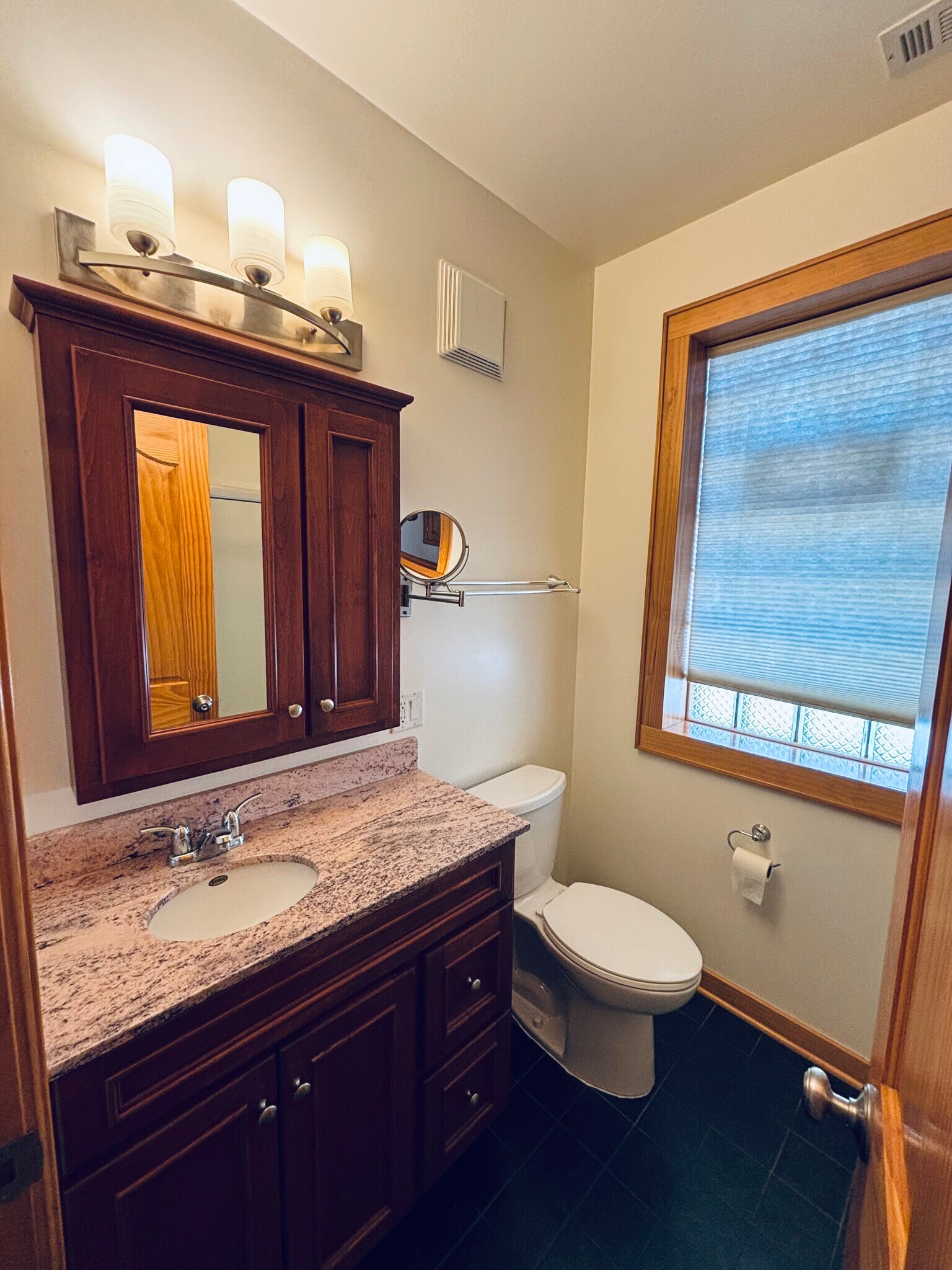 Bath Room - 2318 W Diversey Ave