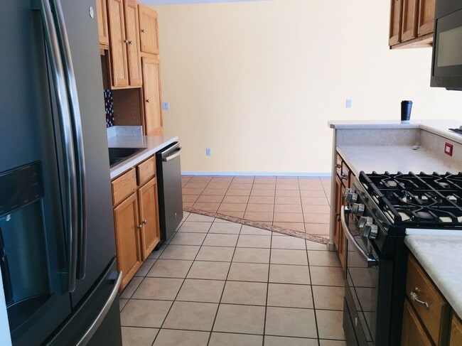 Building Photo - Very nice 2 Br house with 1 car garage