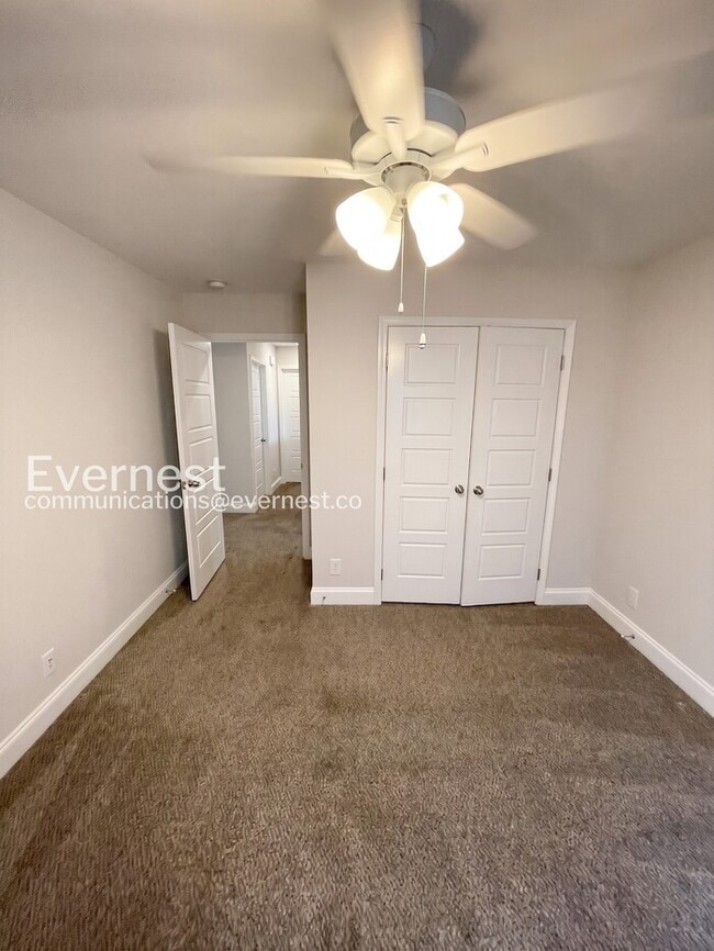 Building Photo - 215 King Rd