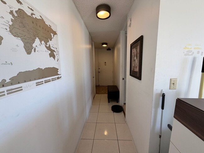 Building Photo - 555 University Ave