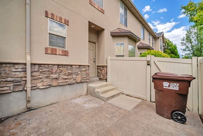 Building Photo - Beautiful Riverton Townhome in Gated Community w 1 car garage attached