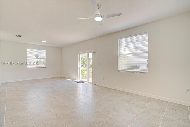 Building Photo - 2671 SE 24th Dr