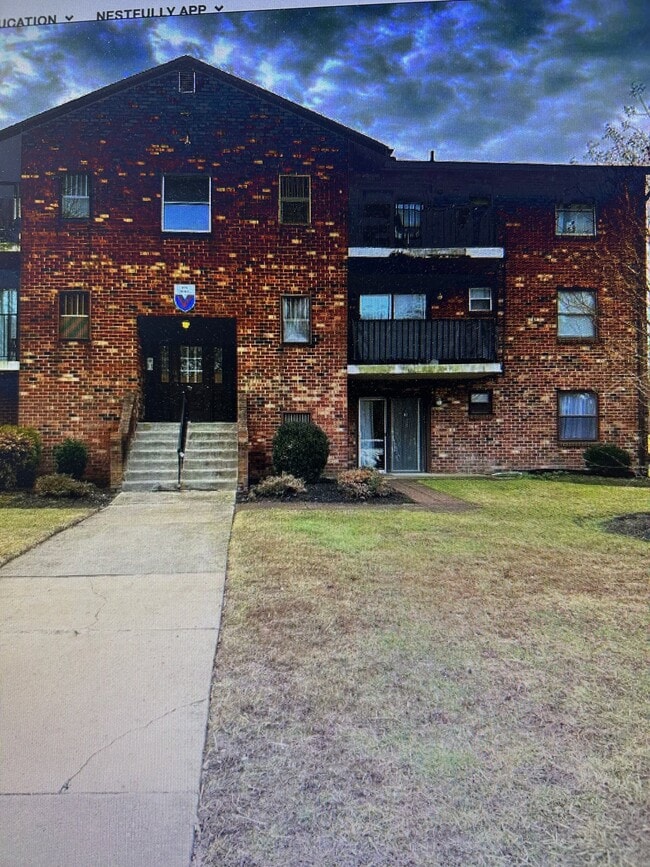 Building Photo - 4 Dover Hall