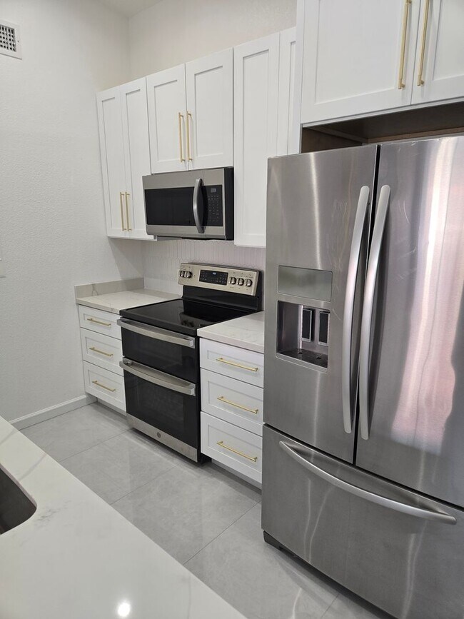 Building Photo - p203