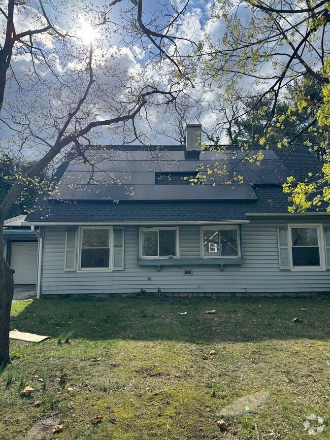 Building Photo - Spacious 4 Bedroom Townhouse for Rent !!!