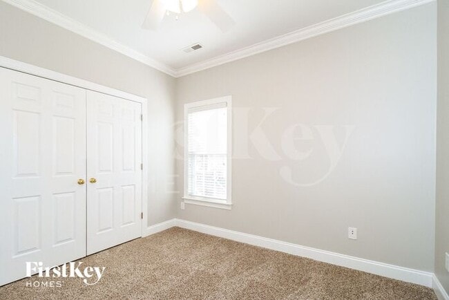 Building Photo - 2750 Chestnut Ridge Dr