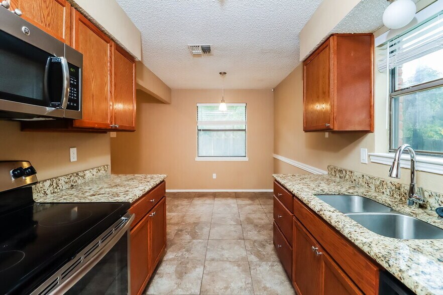 Building Photo - 7321 Hyde Ct